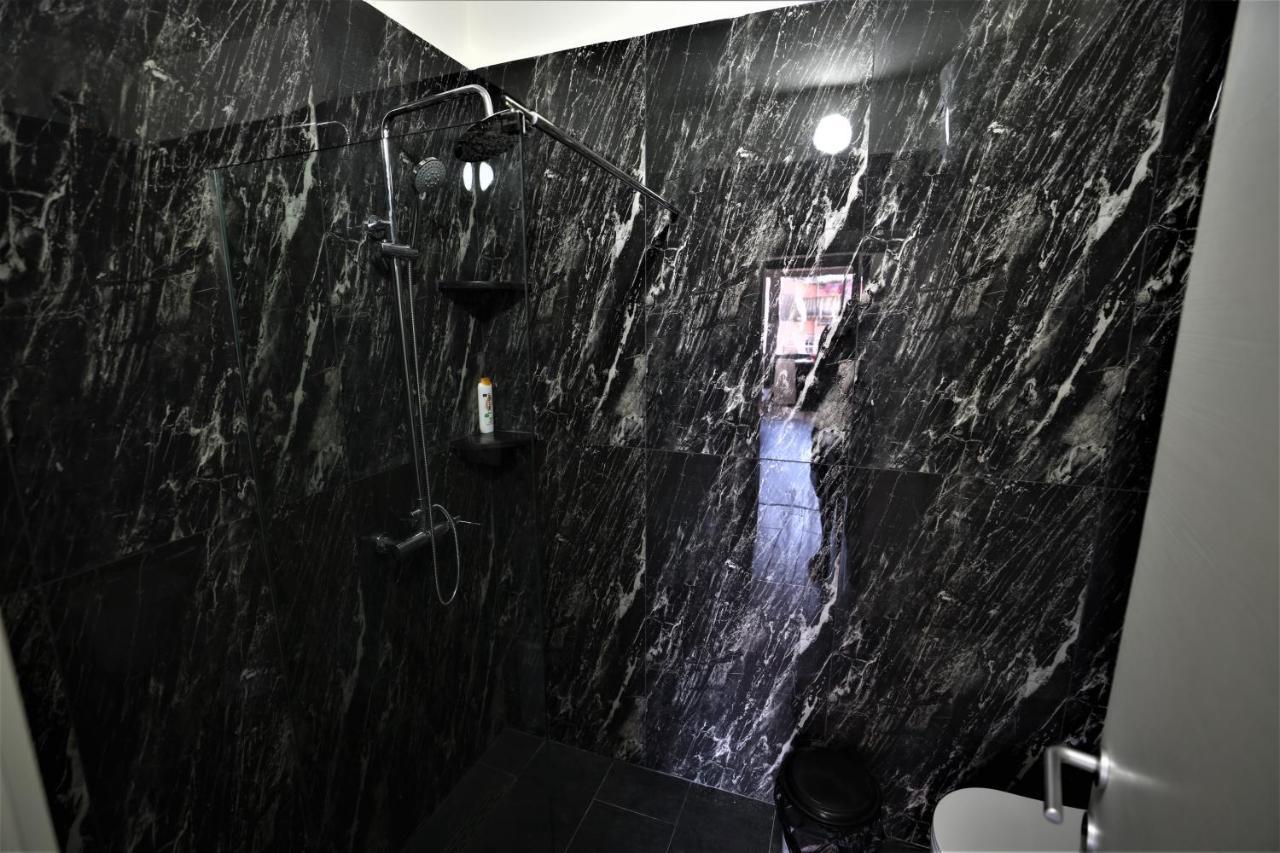Stylish 1-Bedroom In Tirana #2 Bagian luar foto