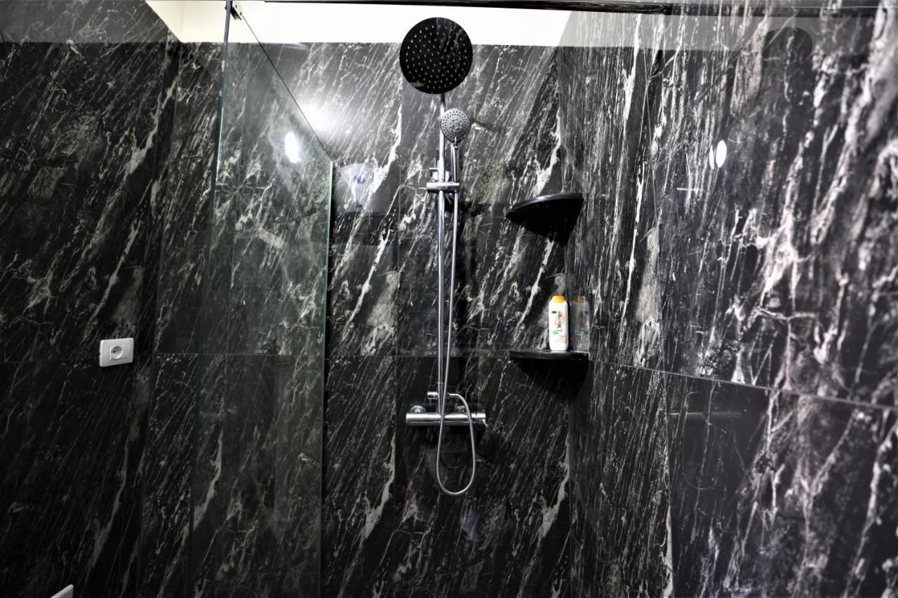 Stylish 1-Bedroom In Tirana #2 Bagian luar foto