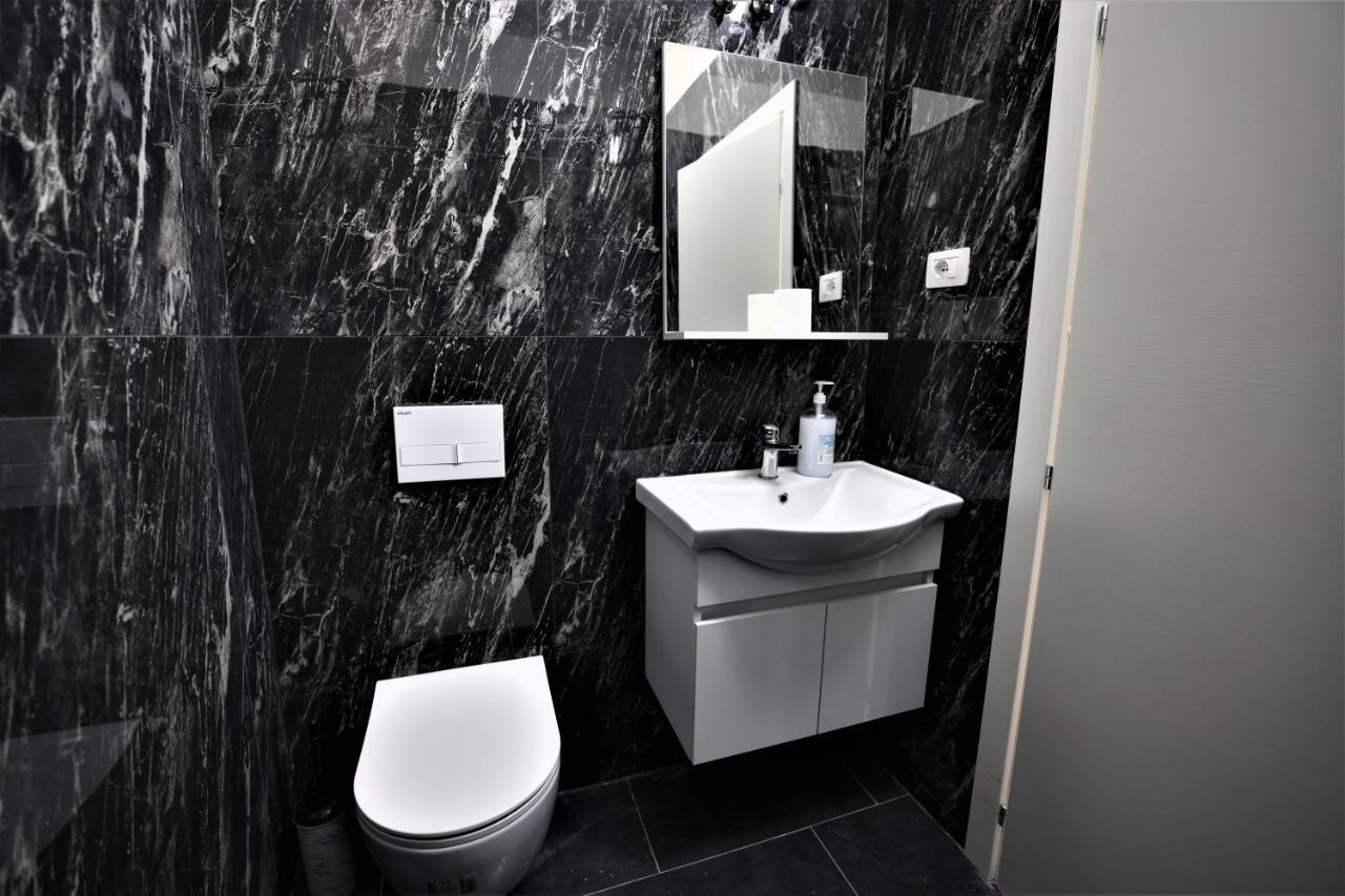 Stylish 1-Bedroom In Tirana #2 Bagian luar foto